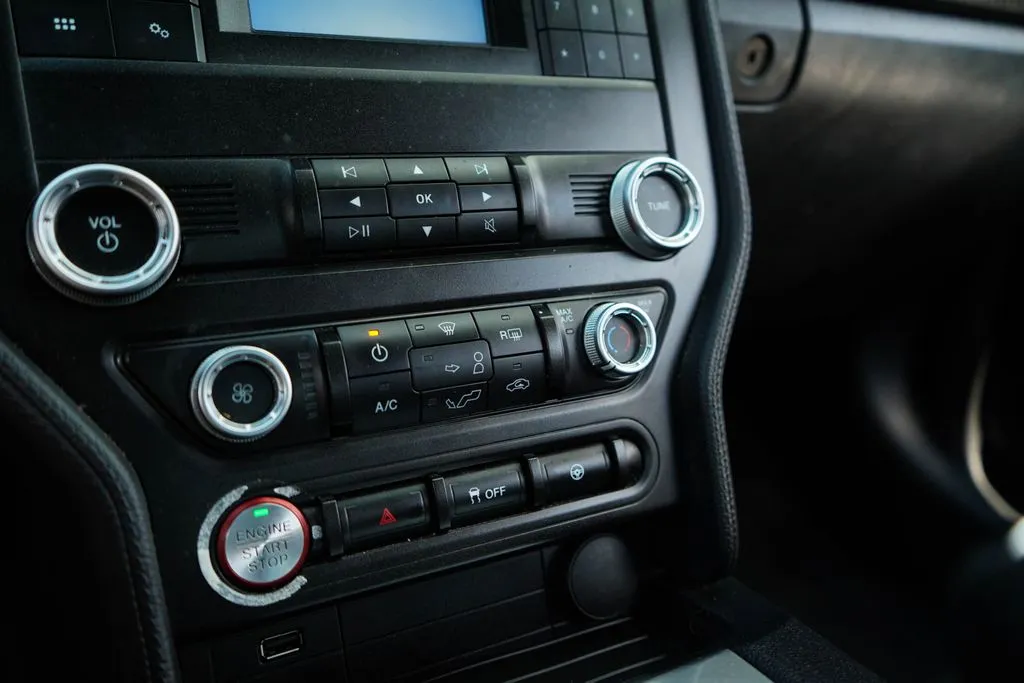 Ford Mustang photo 24