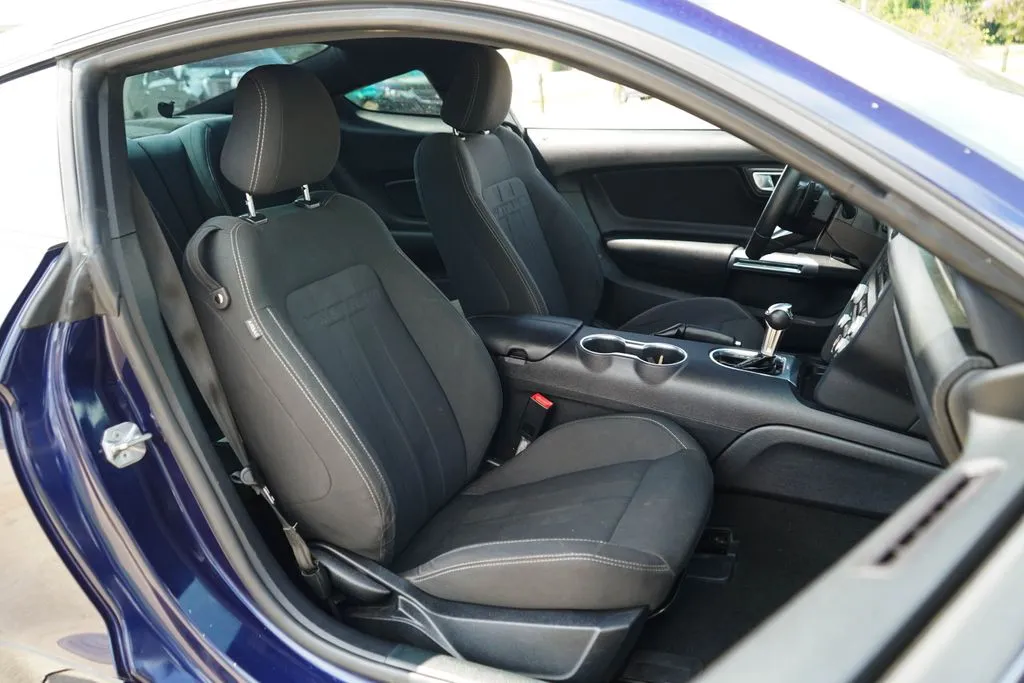 Ford Mustang photo 13