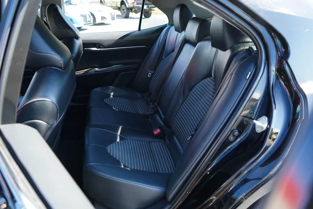 Toyota Camry photo 8