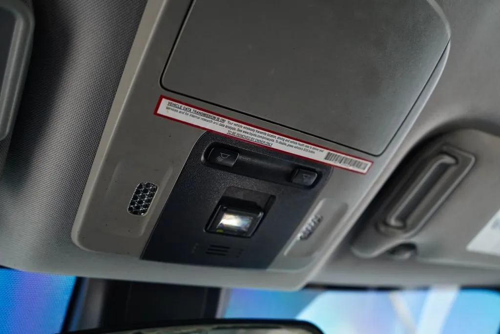 Toyota Camry photo 11