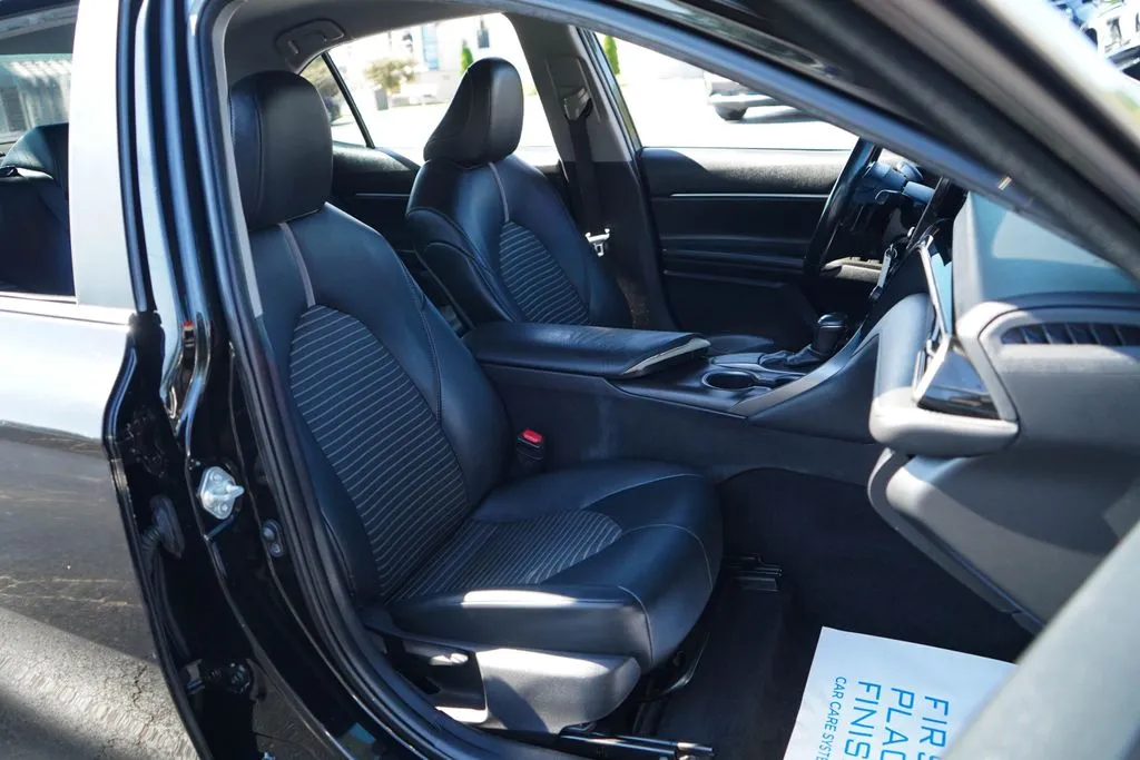 Toyota Camry photo 12
