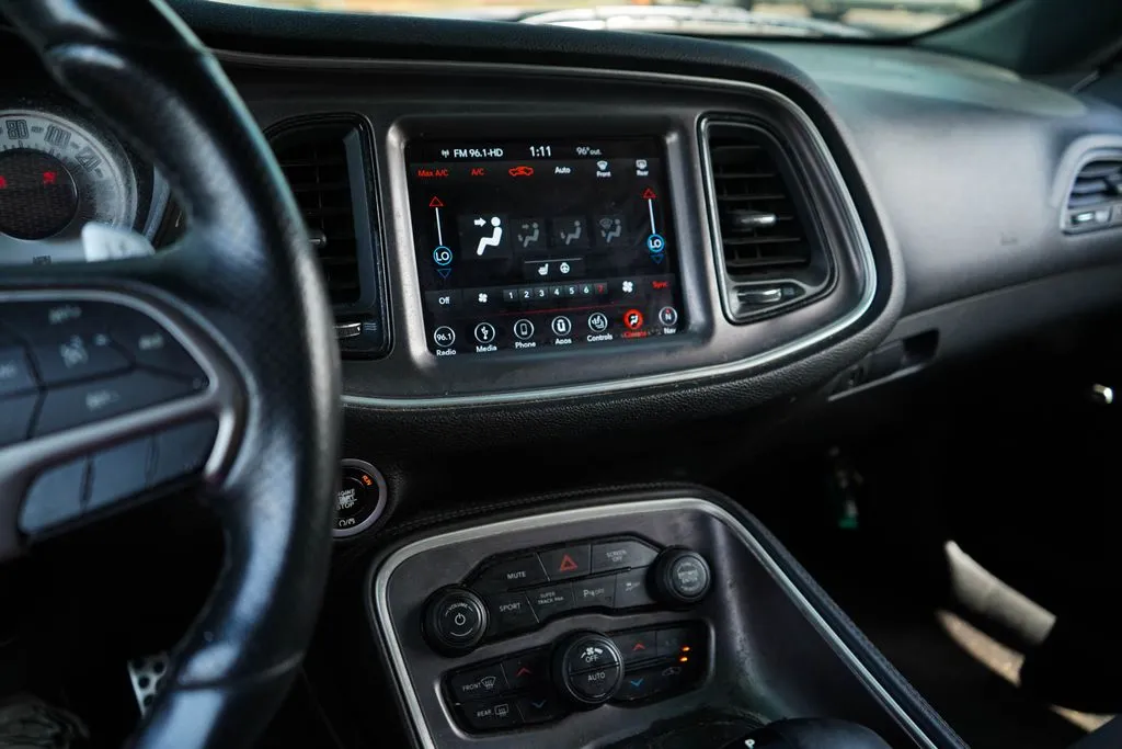 Dodge Challenger photo 6