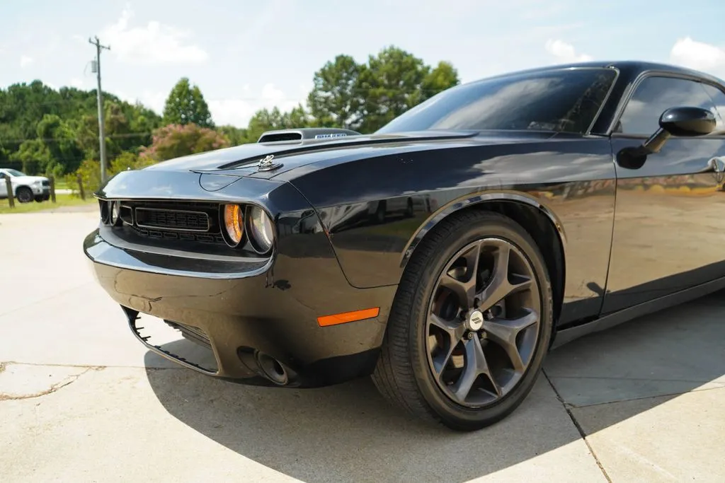 Dodge Challenger photo 13