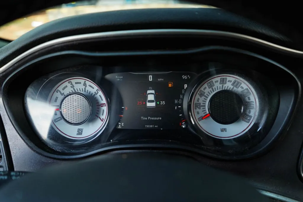 Dodge Challenger photo 21