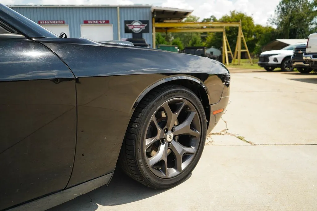 Dodge Challenger photo 14