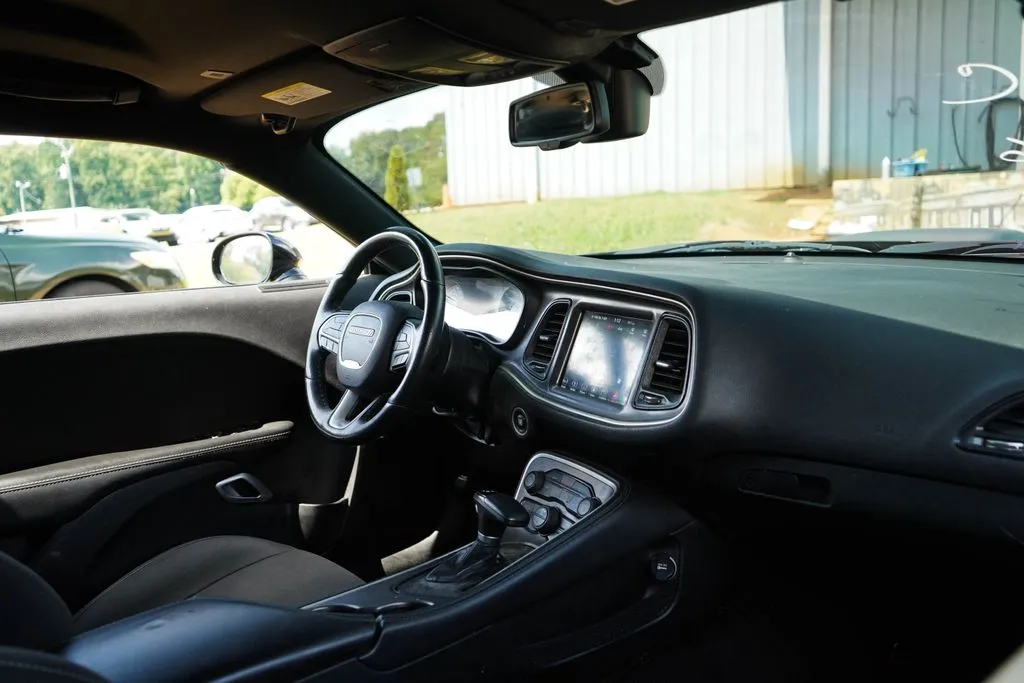 Dodge Challenger photo 9