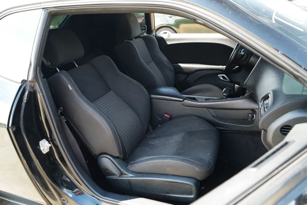 Dodge Challenger photo 11