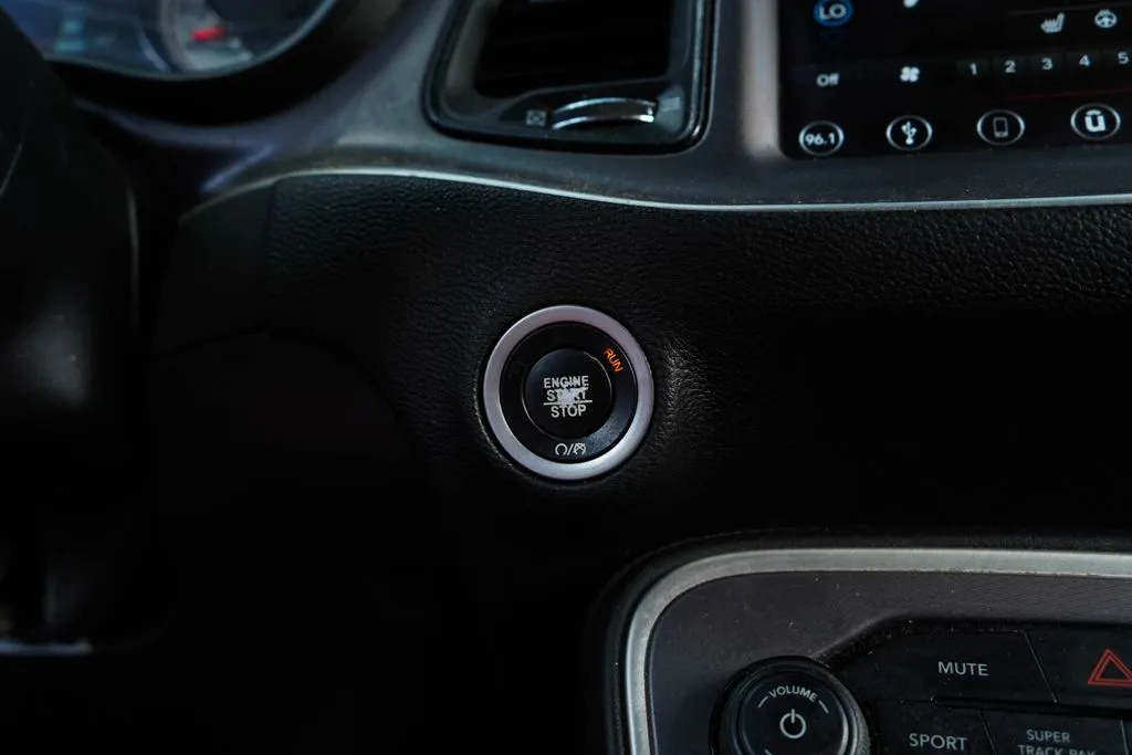 Dodge Challenger photo 24