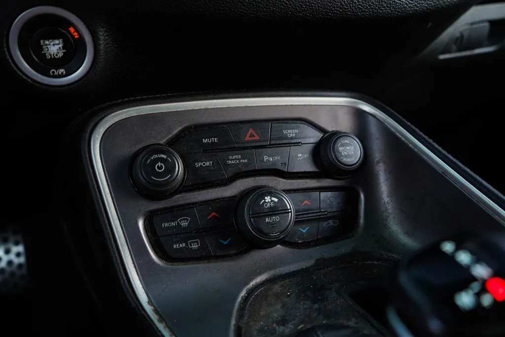 Dodge Challenger photo 22