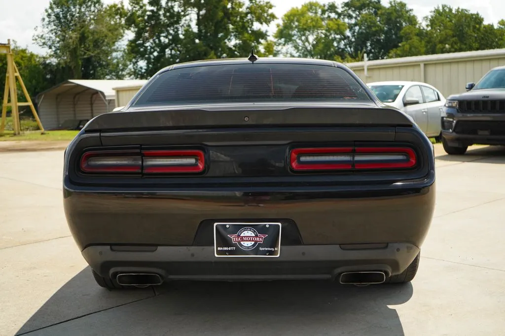 Dodge Challenger photo 15
