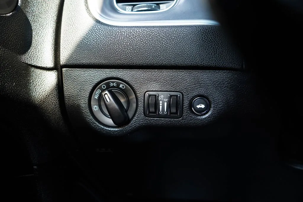 Dodge Charger photo 32