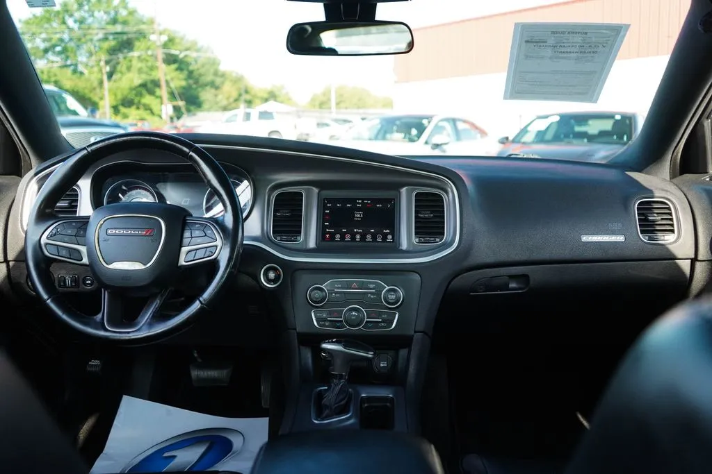Dodge Charger photo 9