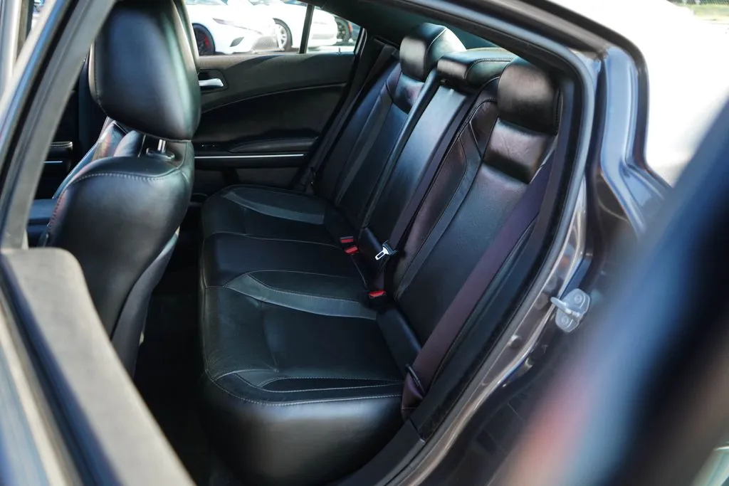 Dodge Charger photo 8