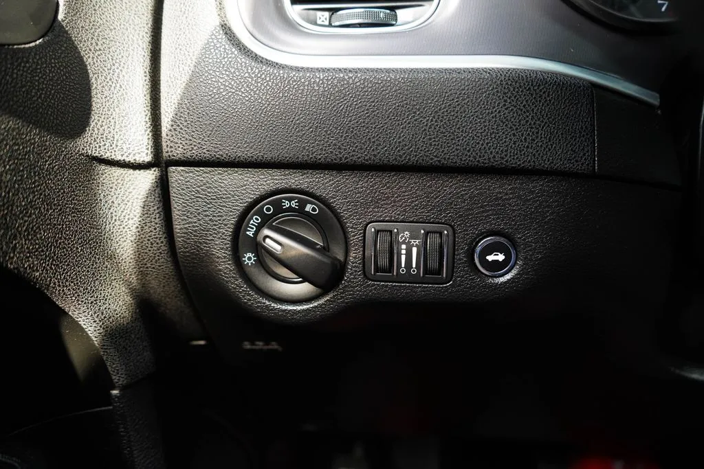 Dodge Charger photo 32