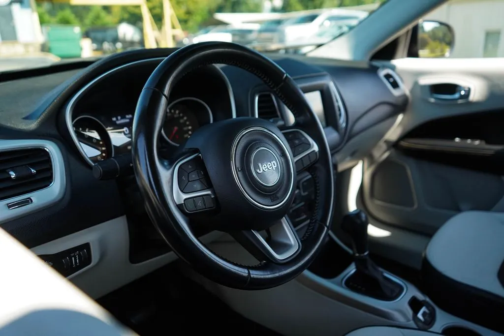 Jeep Compass photo 6