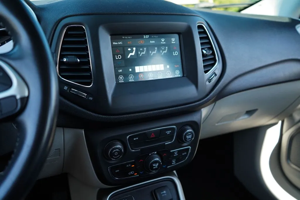 Jeep Compass photo 8