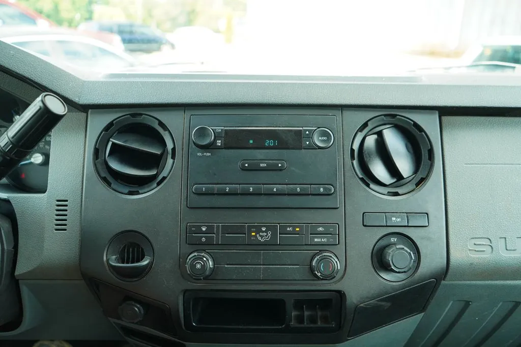Ford F-250SD photo 11