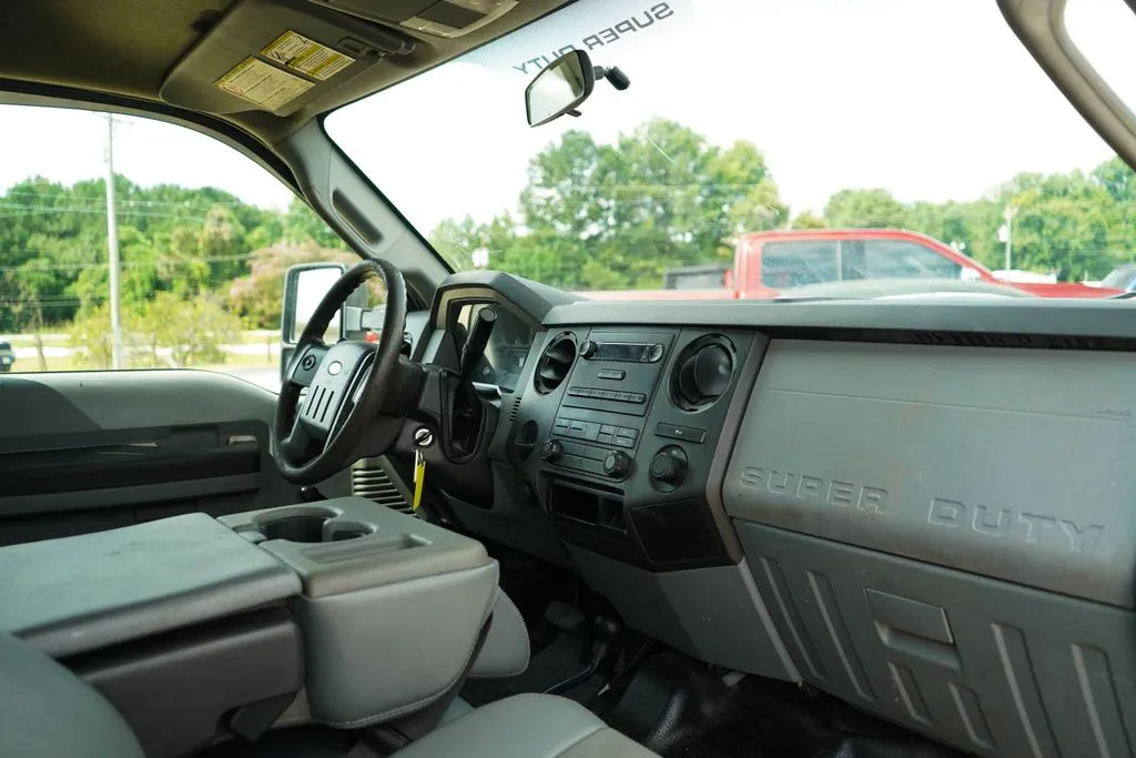 Ford F-250SD photo 14