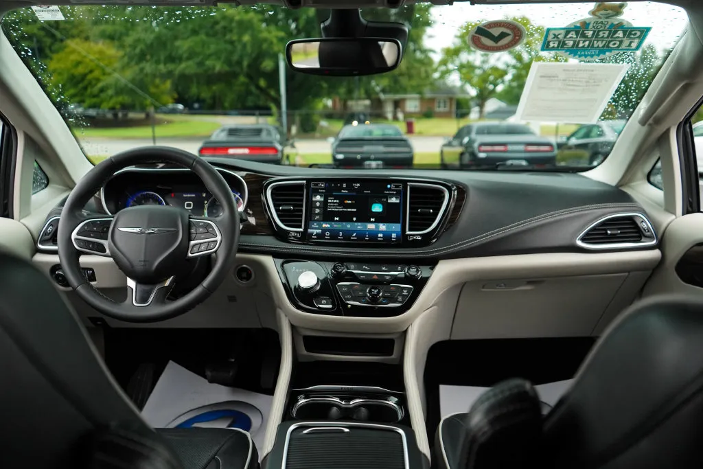 Chrysler Pacifica photo 9