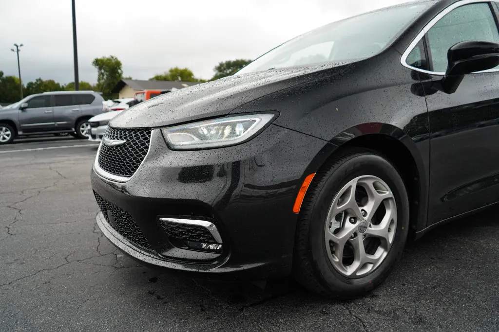 Chrysler Pacifica photo 20