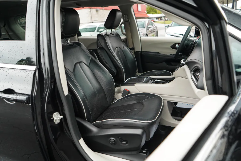 Chrysler Pacifica photo 13