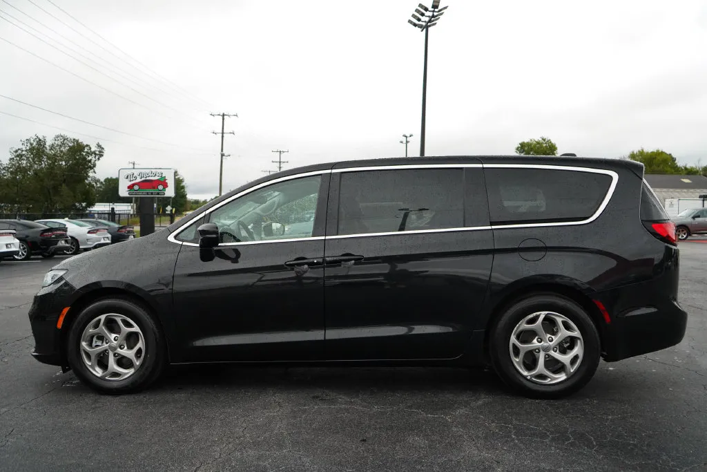 Chrysler Pacifica photo 26