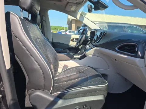 More photos of 2024 Chrysler Pacifica Limited at TLC Motors, SC