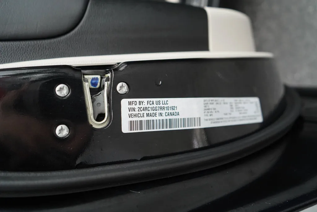 Chrysler Pacifica photo 43