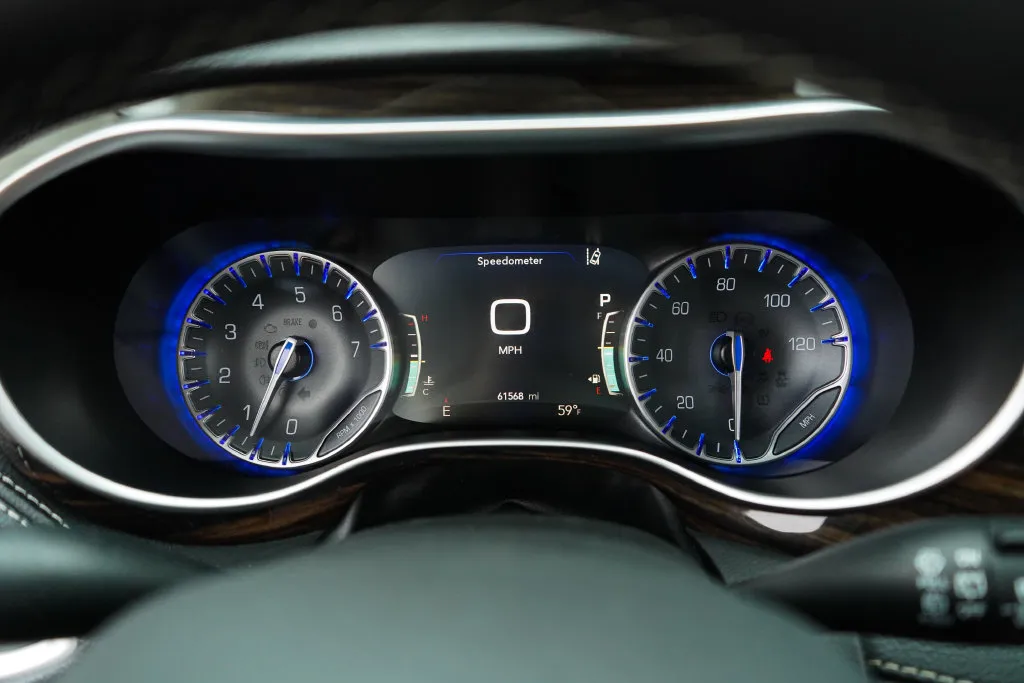 Chrysler Pacifica photo 28