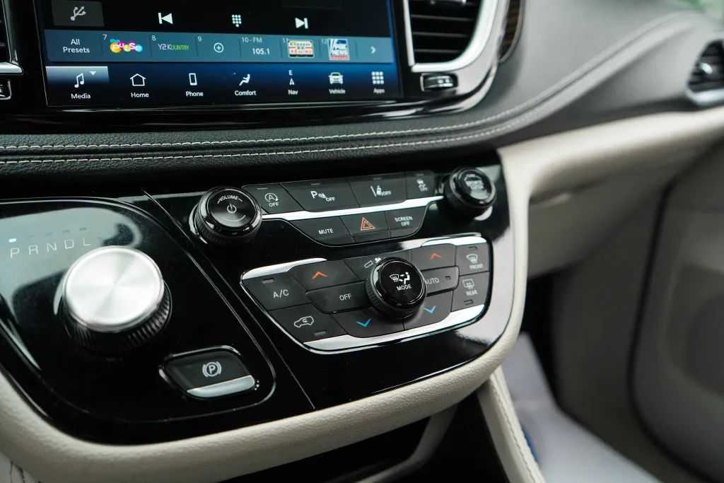 Chrysler Pacifica photo 29