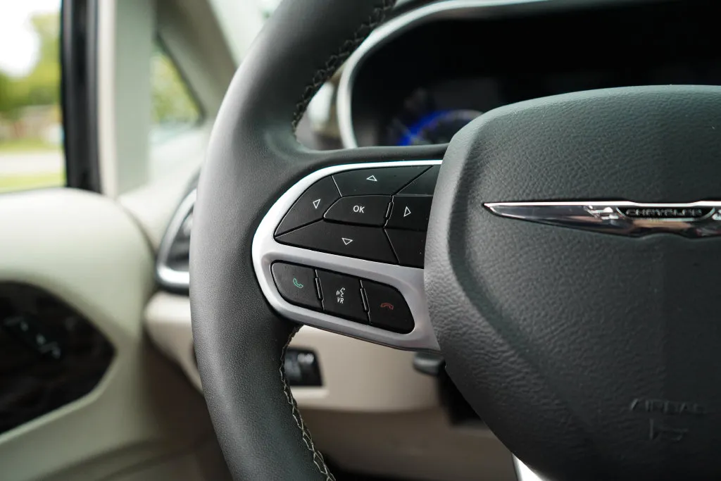 Chrysler Pacifica photo 31