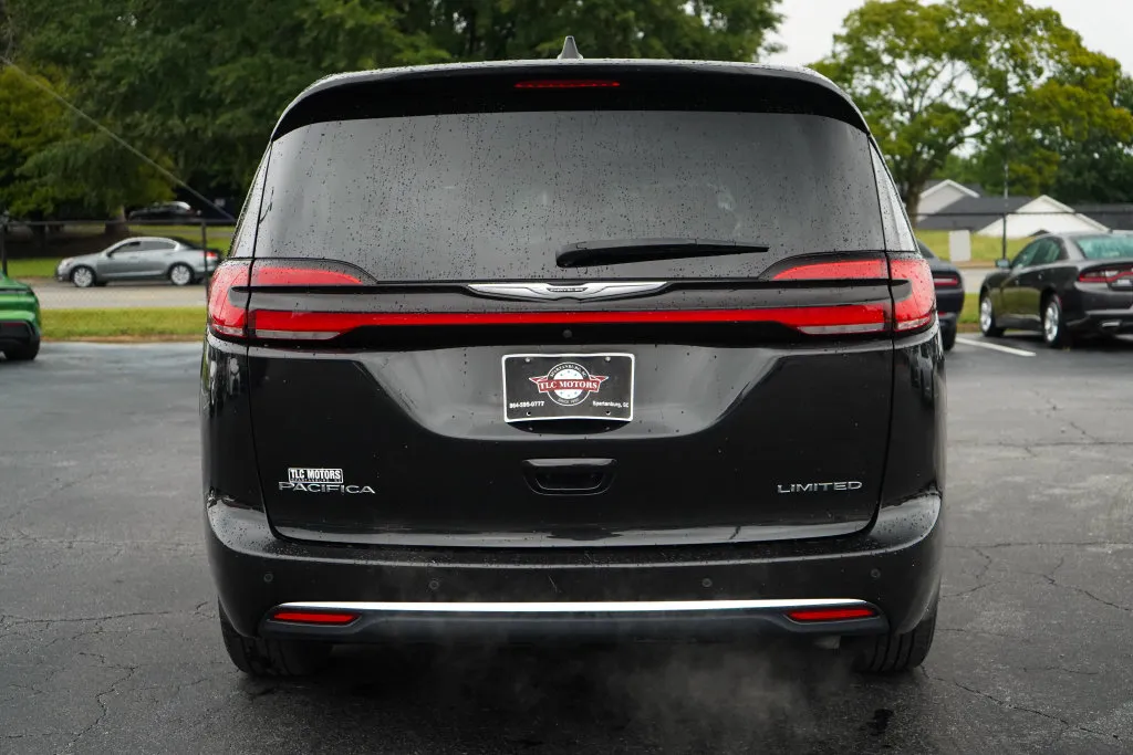 Chrysler Pacifica photo 22