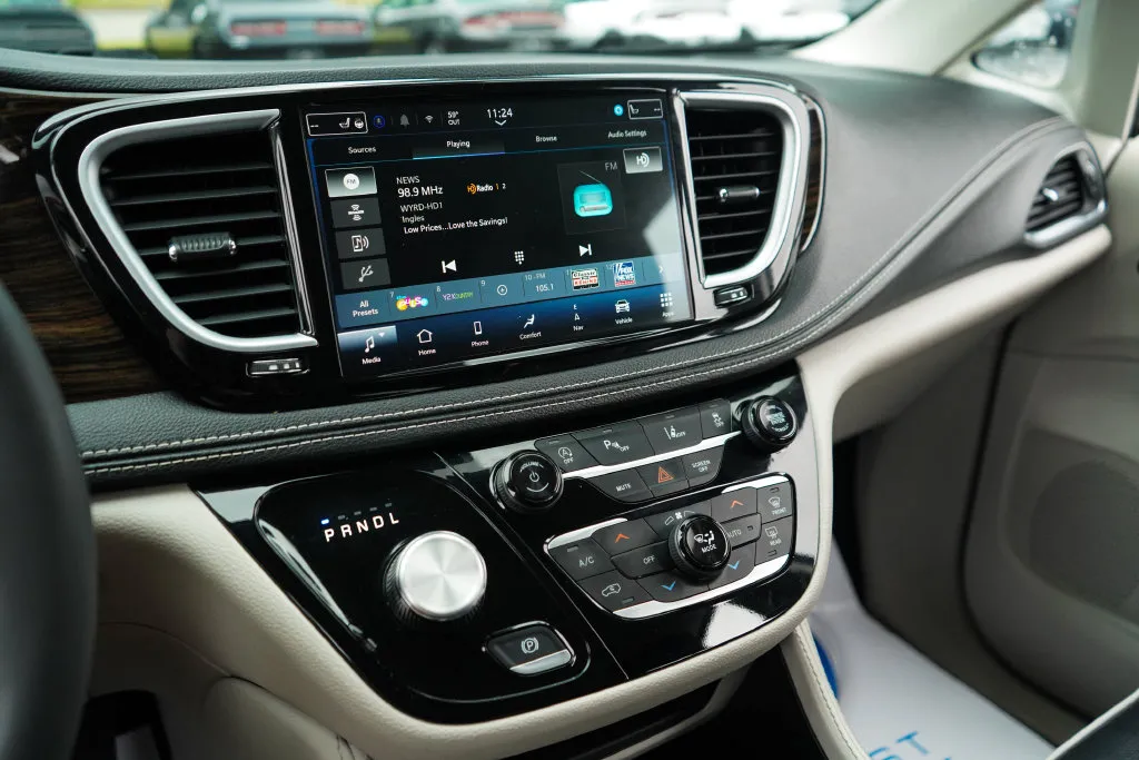 Chrysler Pacifica photo 7