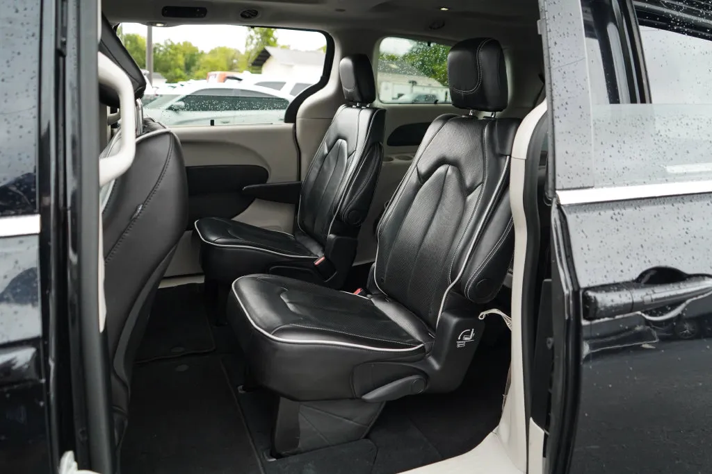 Chrysler Pacifica photo 8