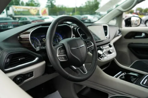 More photos of 2024 Chrysler Pacifica Limited at TLC Motors, SC