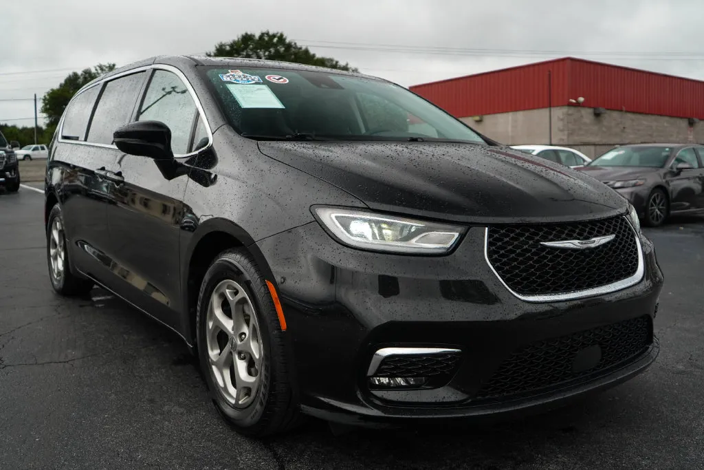 Chrysler Pacifica photo 40