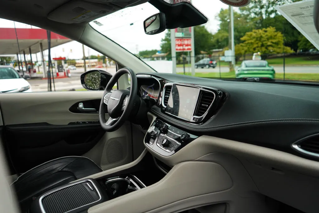 Chrysler Pacifica photo 14