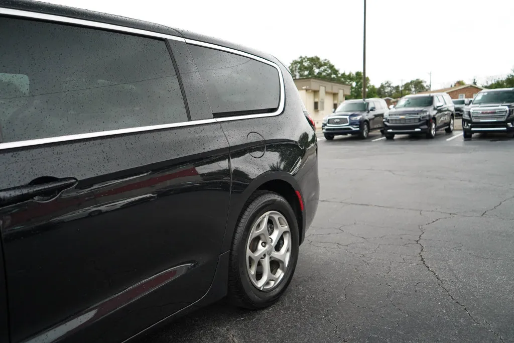 Chrysler Pacifica photo 24
