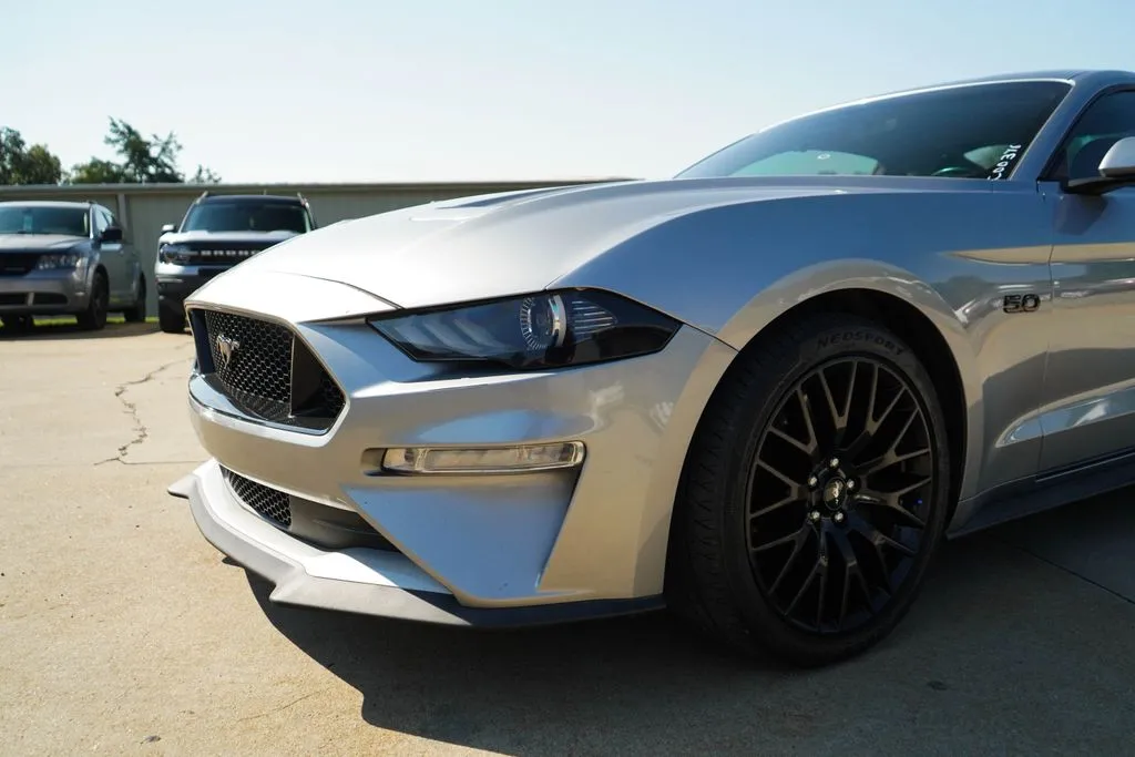 Ford Mustang photo 17