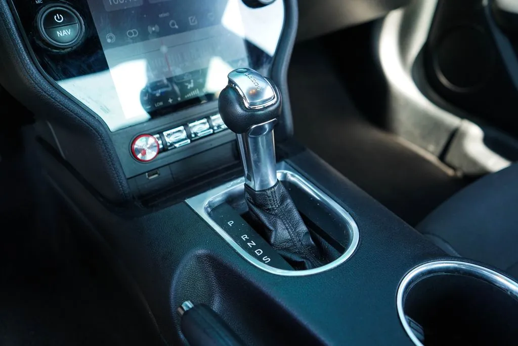 Ford Mustang photo 14