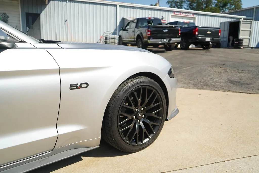 Ford Mustang photo 18
