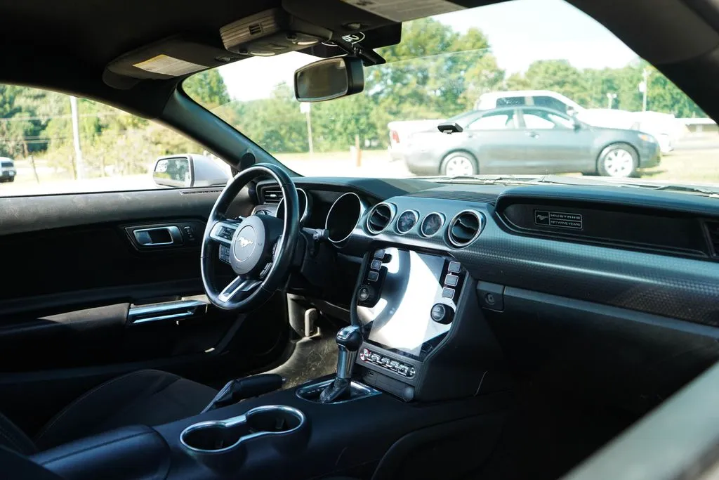 Ford Mustang photo 10