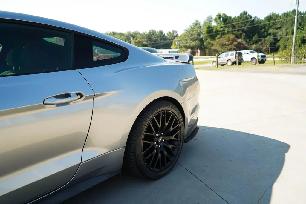Ford Mustang photo 21