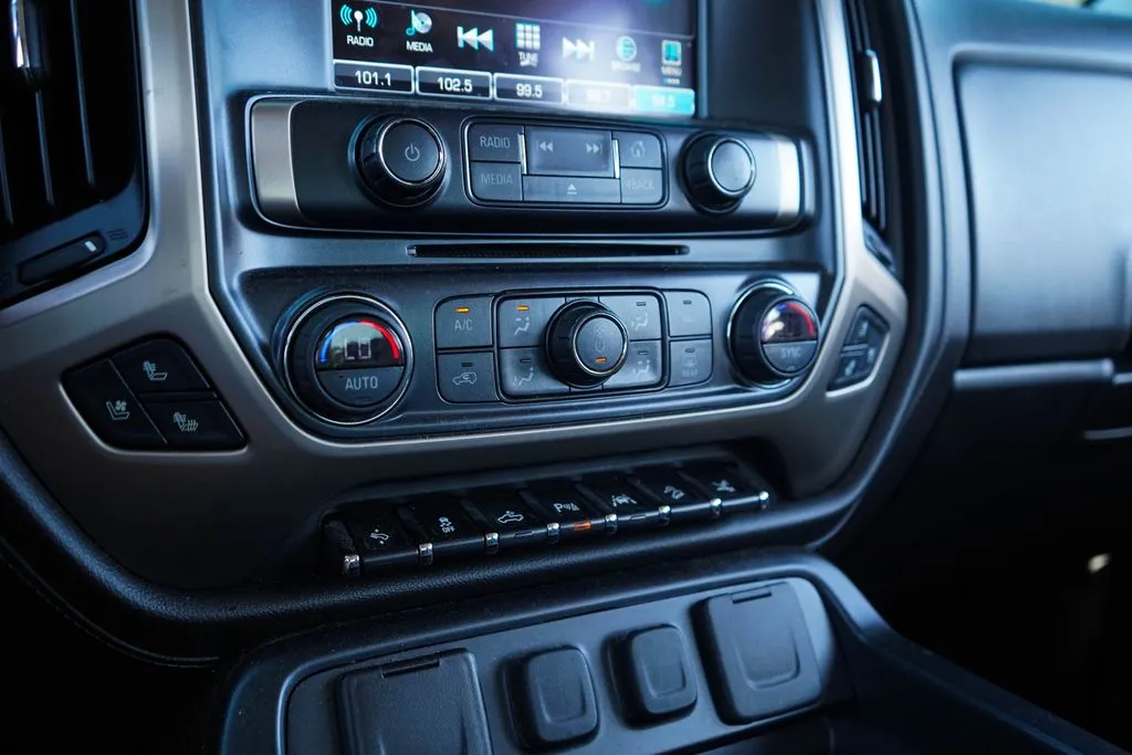 GMC Sierra photo 28