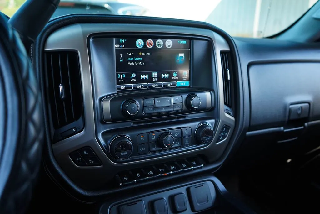 GMC Sierra photo 8