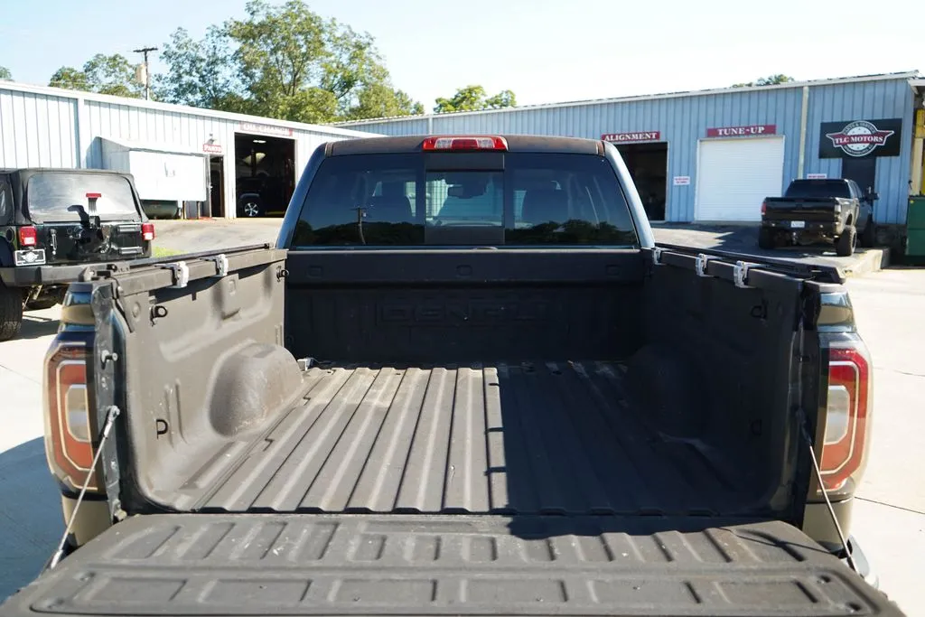 GMC Sierra photo 16