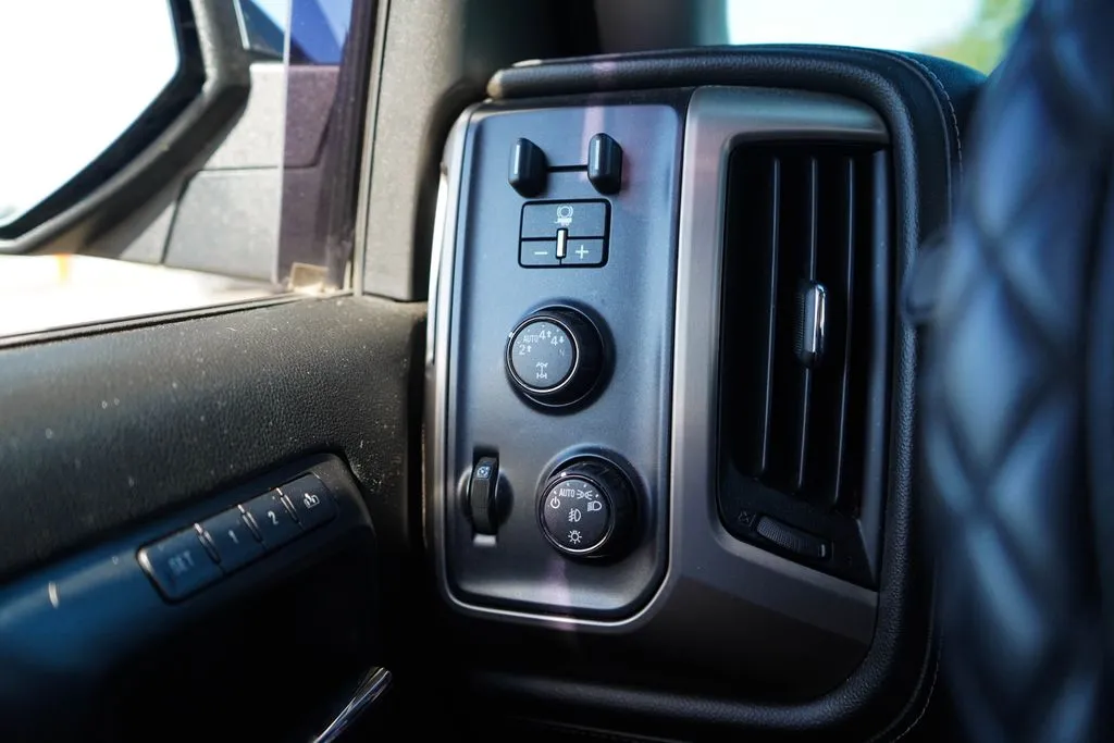 GMC Sierra photo 32