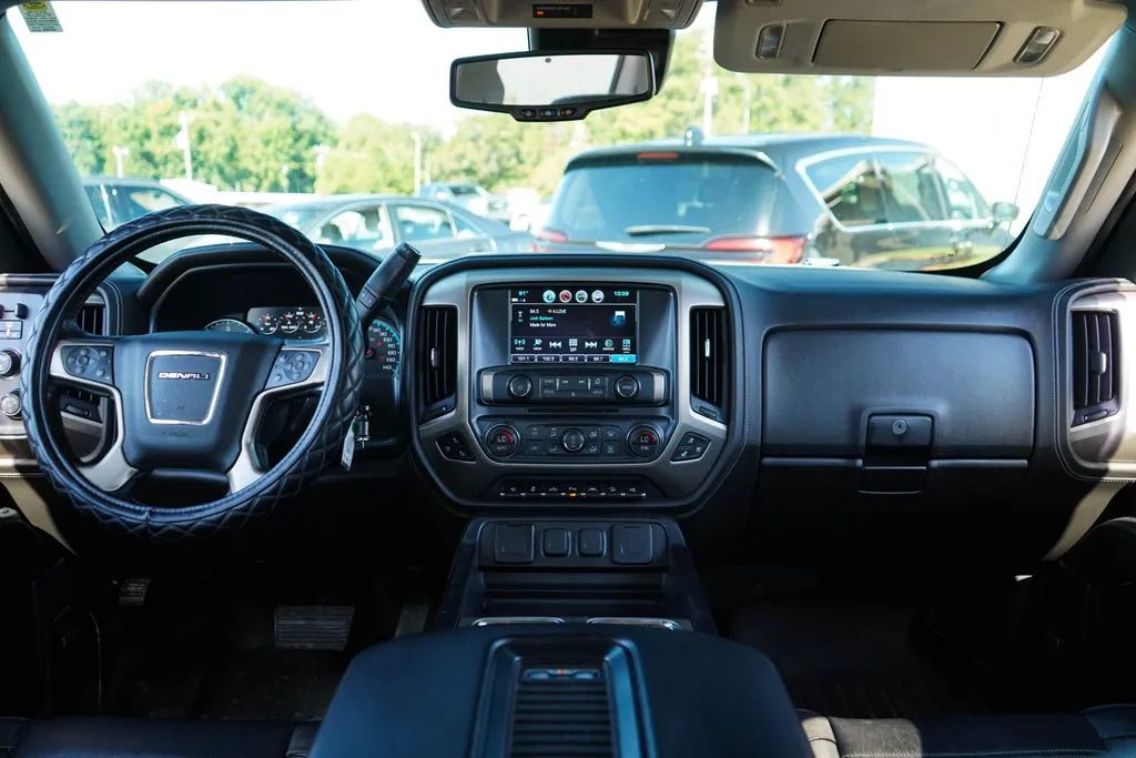 GMC Sierra photo 10