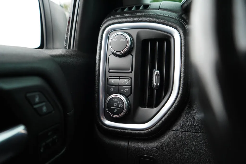 GMC Sierra photo 32