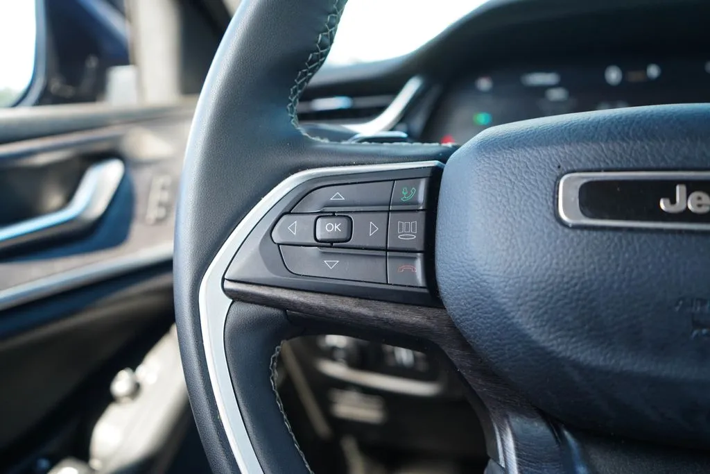 Jeep Grand Cherokee photo 29
